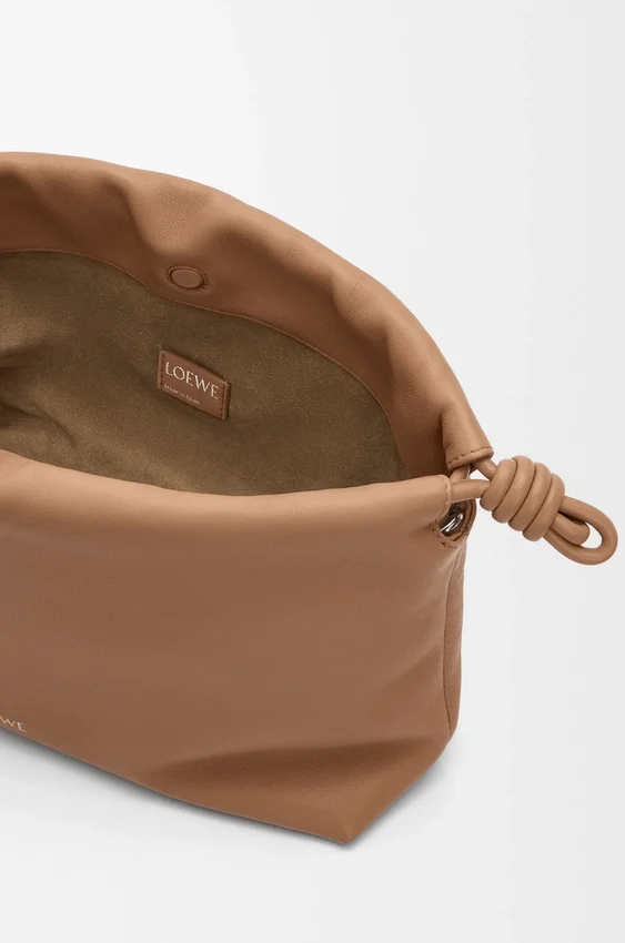Mittlere Flamenco Purse aus weichem Nappa-Lammleder Mittlere Flamenco Purse aus weichem Nappa-Lammleder