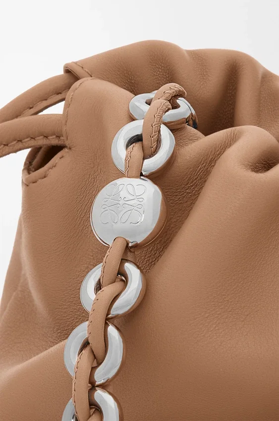 Mittlere Flamenco Purse aus weichem Nappa-Lammleder Mittlere Flamenco Purse aus weichem Nappa-Lammleder