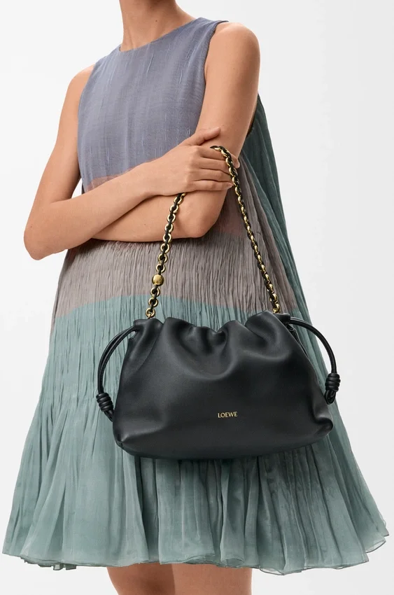 Mittlere Flamenco Purse aus weichem Nappa-Lammleder Mittlere Flamenco Purse aus weichem Nappa-Lammleder