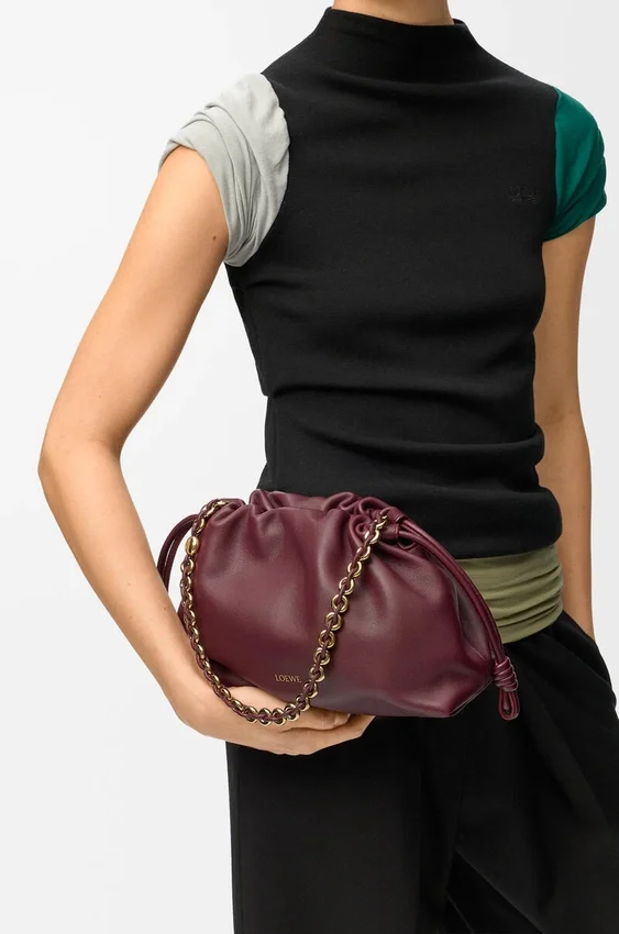 Mittlere Flamenco Purse aus weichem Nappa-Lammleder Mittlere Flamenco Purse aus weichem Nappa-Lammleder
