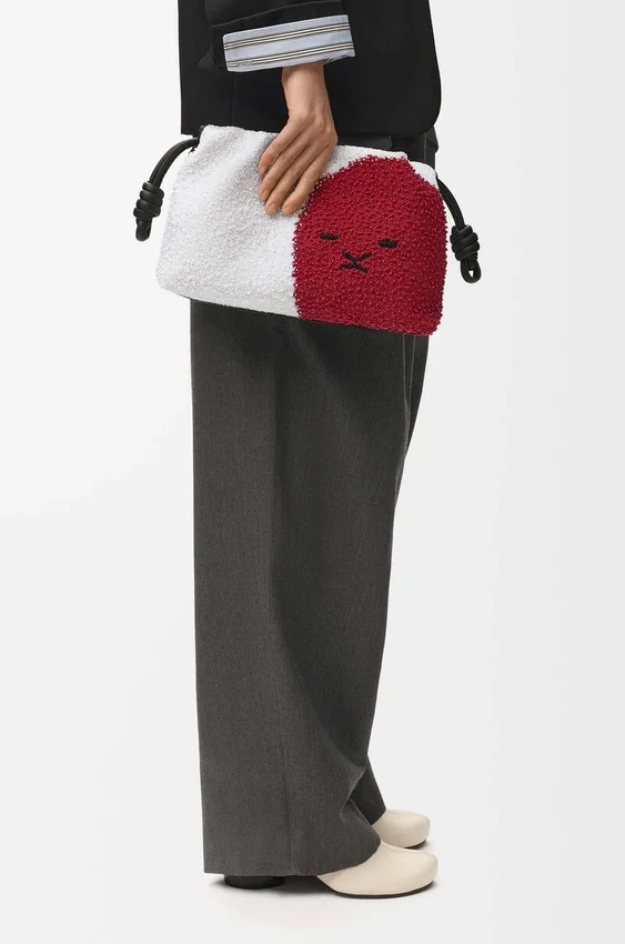 Mittlere „Lion Beads“ Flamenco Purse aus perlenbesticktem Canvas und Kalbsleder Mittlere „Lion Beads“ Flamenco Purse aus perlenbesticktem Canvas und Kalbsleder