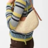 Mittlere Loewe Swing-Tasche aus Raffia und Kalbsleder Mittlere Loewe Swing-Tasche aus Raffia und Kalbsleder