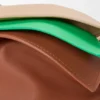 Mittlere, mehrlagige Flamenco-Clutch aus Nappa-Kalbsleder Mittlere, mehrlagige Flamenco-Clutch aus Nappa-Kalbsleder
