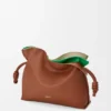 Mittlere, mehrlagige Flamenco-Clutch aus Nappa-Kalbsleder Mittlere, mehrlagige Flamenco-Clutch aus Nappa-Kalbsleder