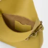 Mittlere Ola-Tasche aus glattem Kalbsleder Mittlere Ola-Tasche aus glattem Kalbsleder