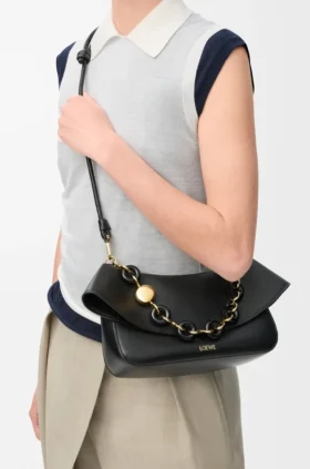 Mittlere Ola-Tasche aus glattem Kalbsleder