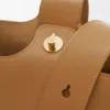 Mittlere Pebble Bucket aus glattem Kalbsleder Mittlere Pebble Bucket aus glattem Kalbsleder
