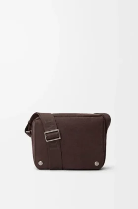 Mittlere „Pebble“-Messenger Bag aus genarbtem Nubukleder