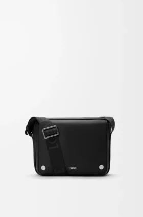 Mittlere Pebble-Messenger Bag aus glattem Kalbsleder