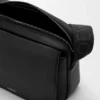 Mittlere Pebble-Messenger Bag aus glattem Kalbsleder Mittlere Pebble-Messenger Bag aus glattem Kalbsleder