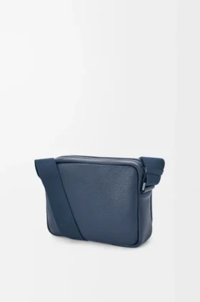 Mittlere Pebble-Messenger-Tasche aus geschmeidigem, genarbtem Kalbsleder