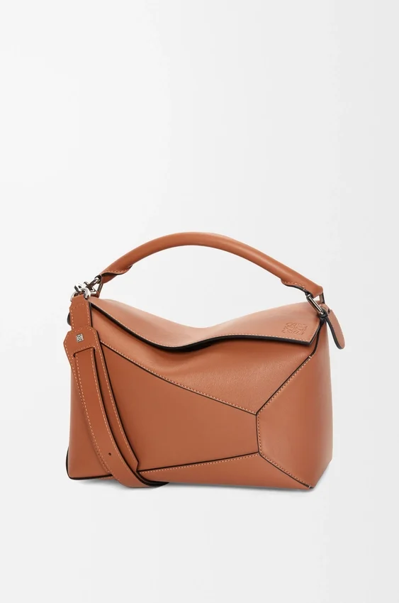 Mittlere „Puzzle Edge“-Tasche aus klassischem Kalbsleder Mittlere „Puzzle Edge“-Tasche aus klassischem Kalbsleder