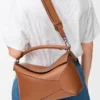 Mittlere „Puzzle Edge“-Tasche aus klassischem Kalbsleder Mittlere „Puzzle Edge“-Tasche aus klassischem Kalbsleder