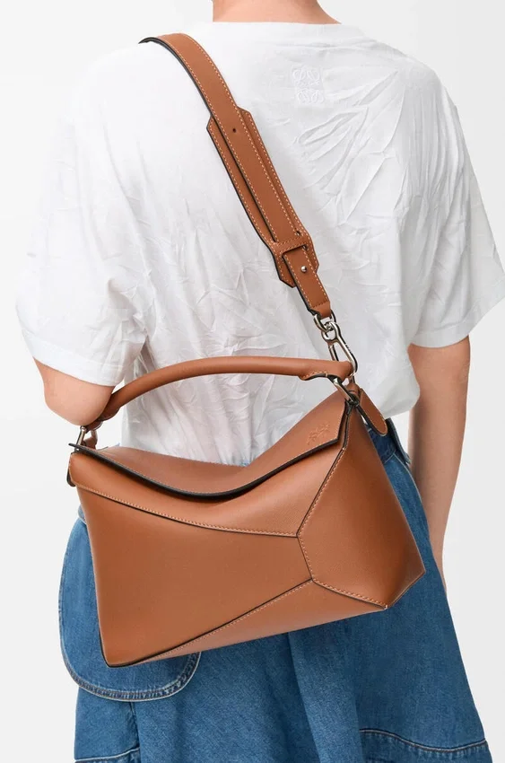 Mittlere „Puzzle Edge“-Tasche aus klassischem Kalbsleder Mittlere „Puzzle Edge“-Tasche aus klassischem Kalbsleder