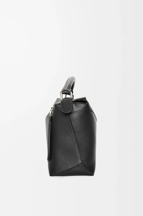 Mittlere „Puzzle Edge“-Tasche aus klassischem Kalbsleder Mittlere „Puzzle Edge“-Tasche aus klassischem Kalbsleder