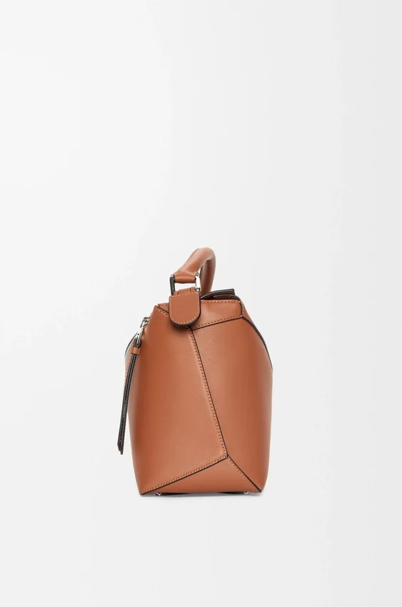 Mittlere „Puzzle Edge“-Tasche aus klassischem Kalbsleder Mittlere „Puzzle Edge“-Tasche aus klassischem Kalbsleder