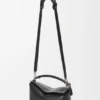 Mittlere „Puzzle Edge“-Tasche aus klassischem Kalbsleder Mittlere „Puzzle Edge“-Tasche aus klassischem Kalbsleder
