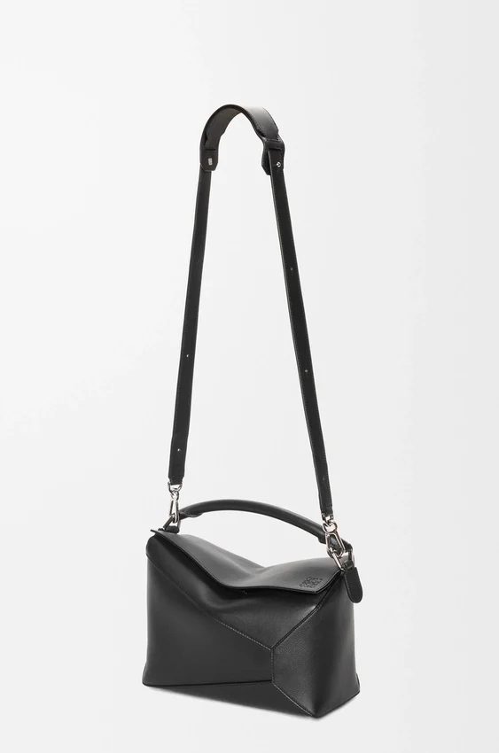 Mittlere „Puzzle Edge“-Tasche aus klassischem Kalbsleder Mittlere „Puzzle Edge“-Tasche aus klassischem Kalbsleder