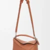 Mittlere „Puzzle Edge“-Tasche aus klassischem Kalbsleder Mittlere „Puzzle Edge“-Tasche aus klassischem Kalbsleder