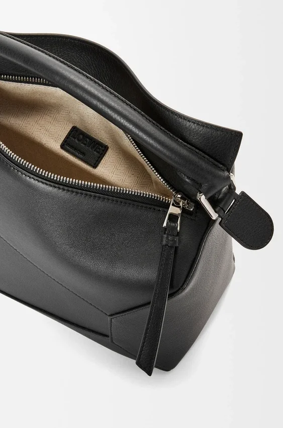 Mittlere „Puzzle Edge“-Tasche aus klassischem Kalbsleder Mittlere „Puzzle Edge“-Tasche aus klassischem Kalbsleder