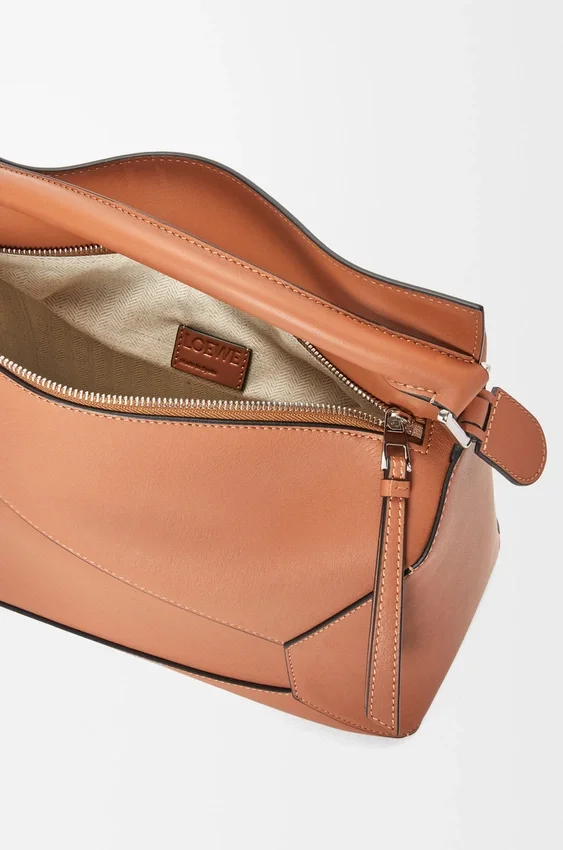 Mittlere „Puzzle Edge“-Tasche aus klassischem Kalbsleder Mittlere „Puzzle Edge“-Tasche aus klassischem Kalbsleder