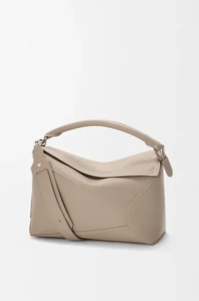 Mittlere „Puzzle Edge“-Tasche aus weichem, genarbtem Kalbsleder