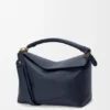 Mittlere „Puzzle Edge“-Tasche aus weichem, genarbtem Kalbsleder Mittlere „Puzzle Edge“-Tasche aus weichem, genarbtem Kalbsleder