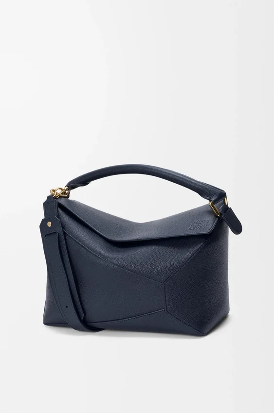 Mittlere „Puzzle Edge“-Tasche aus weichem, genarbtem Kalbsleder Mittlere „Puzzle Edge“-Tasche aus weichem, genarbtem Kalbsleder