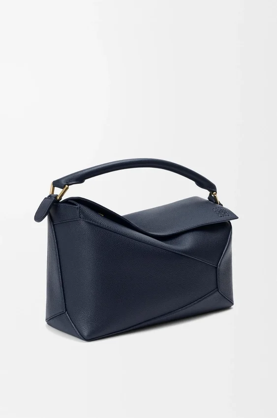 Mittlere „Puzzle Edge“-Tasche aus weichem, genarbtem Kalbsleder Mittlere „Puzzle Edge“-Tasche aus weichem, genarbtem Kalbsleder