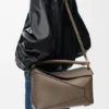 Mittlere „Puzzle Edge“-Tasche aus weichem, genarbtem Kalbsleder Mittlere „Puzzle Edge“-Tasche aus weichem, genarbtem Kalbsleder