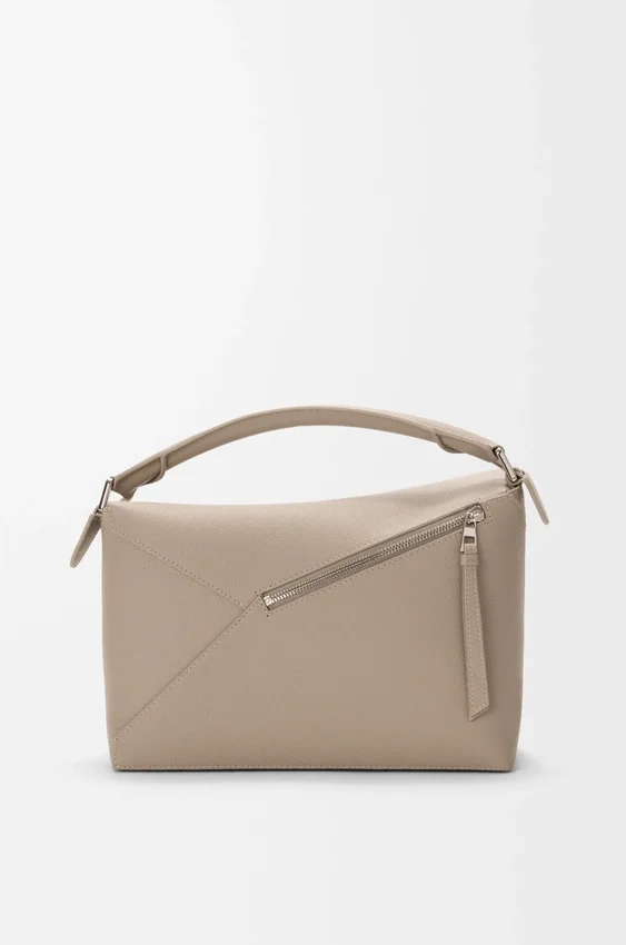 Mittlere „Puzzle Edge“-Tasche aus weichem, genarbtem Kalbsleder Mittlere „Puzzle Edge“-Tasche aus weichem, genarbtem Kalbsleder