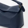 Mittlere „Puzzle Edge“-Tasche aus weichem, genarbtem Kalbsleder Mittlere „Puzzle Edge“-Tasche aus weichem, genarbtem Kalbsleder