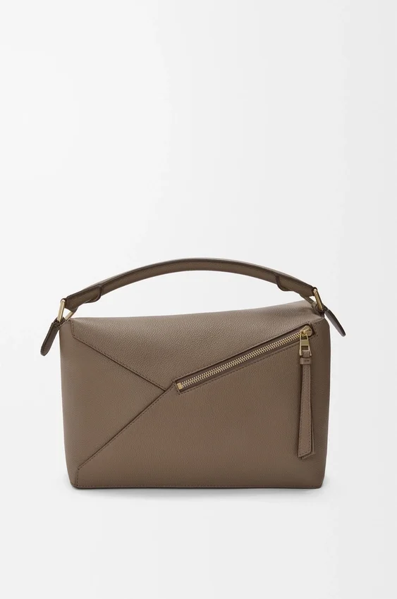 Mittlere „Puzzle Edge“-Tasche aus weichem, genarbtem Kalbsleder Mittlere „Puzzle Edge“-Tasche aus weichem, genarbtem Kalbsleder