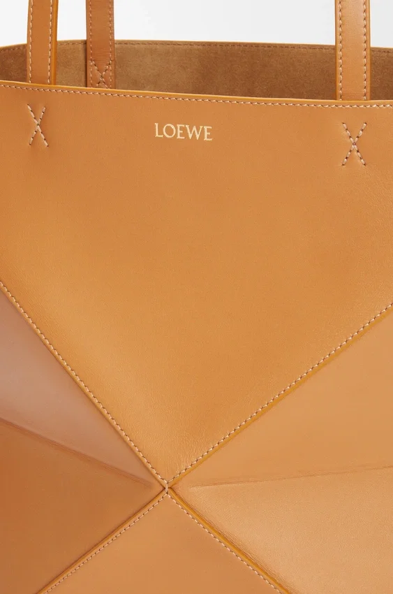 Mittlere „Puzzle Fold“-Tasche aus glänzendem Kalbsleder Mittlere „Puzzle Fold“-Tasche aus glänzendem Kalbsleder