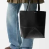 Mittlere „Puzzle Fold“-Tasche aus glänzendem Kalbsleder Mittlere „Puzzle Fold“-Tasche aus glänzendem Kalbsleder