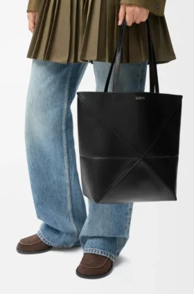 Mittlere „Puzzle Fold“-Tasche aus glänzendem Kalbsleder