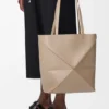 Mittlere „Puzzle Fold“-Tasche aus glänzendem Kalbsleder Mittlere „Puzzle Fold“-Tasche aus glänzendem Kalbsleder