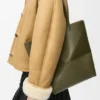 Mittlere „Puzzle Fold“-Tasche aus glänzendem Kalbsleder Mittlere „Puzzle Fold“-Tasche aus glänzendem Kalbsleder