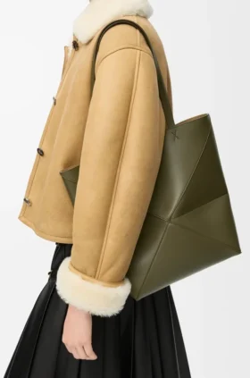 Mittlere „Puzzle Fold“-Tasche aus glänzendem Kalbsleder