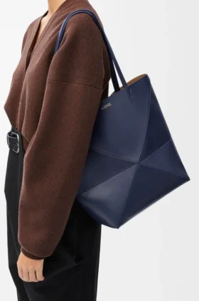 Mittlere „Puzzle Fold“-Tasche aus glänzendem Kalbsleder