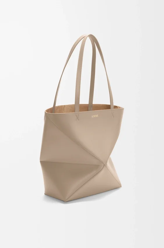 Mittlere „Puzzle Fold“-Tasche aus glänzendem Kalbsleder Mittlere „Puzzle Fold“-Tasche aus glänzendem Kalbsleder