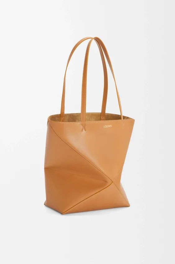 Mittlere „Puzzle Fold“-Tasche aus glänzendem Kalbsleder Mittlere „Puzzle Fold“-Tasche aus glänzendem Kalbsleder