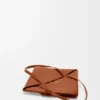 Mittlere „Puzzle Fold“-Tasche aus glänzendem Kalbsleder Mittlere „Puzzle Fold“-Tasche aus glänzendem Kalbsleder