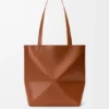Mittlere „Puzzle Fold“-Tasche aus glänzendem Kalbsleder Mittlere „Puzzle Fold“-Tasche aus glänzendem Kalbsleder