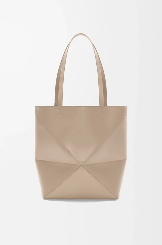 Mittlere „Puzzle Fold“-Tasche aus glänzendem Kalbsleder Mittlere „Puzzle Fold“-Tasche aus glänzendem Kalbsleder