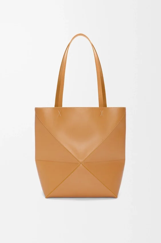 Mittlere „Puzzle Fold“-Tasche aus glänzendem Kalbsleder Mittlere „Puzzle Fold“-Tasche aus glänzendem Kalbsleder
