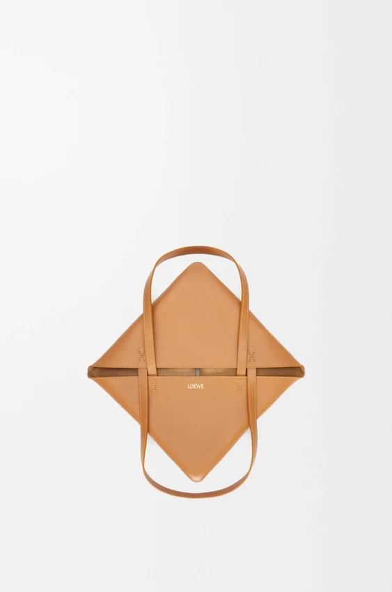 Mittlere „Puzzle Fold“-Tasche aus glänzendem Kalbsleder Mittlere „Puzzle Fold“-Tasche aus glänzendem Kalbsleder