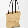 Mittlere „Puzzle Fold“-Tragetasche aus Raffia Mittlere „Puzzle Fold“-Tragetasche aus Raffia