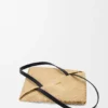 Mittlere „Puzzle Fold“-Tragetasche aus Raffia Mittlere „Puzzle Fold“-Tragetasche aus Raffia