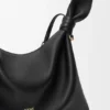 Mittlere Scarf Bag aus glattem Kalbsleder Mittlere Scarf Bag aus glattem Kalbsleder